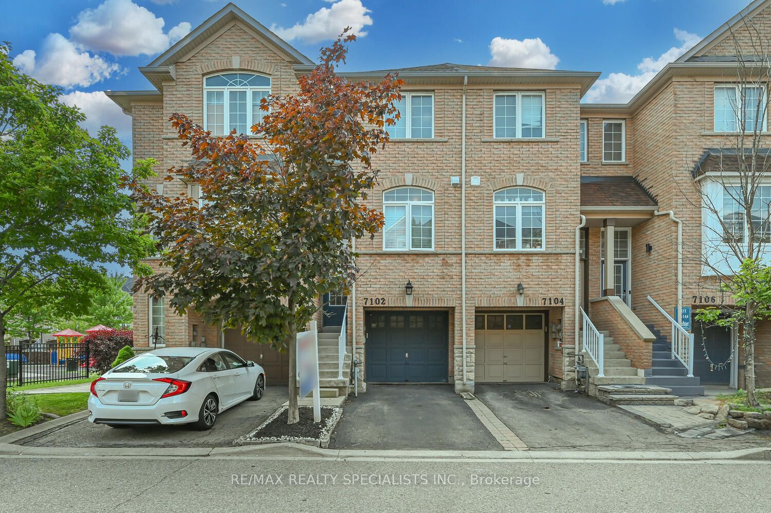 Att/Row/Twnhouse house for sale at 7102 CHATHAM Crt Mississauga Ontario