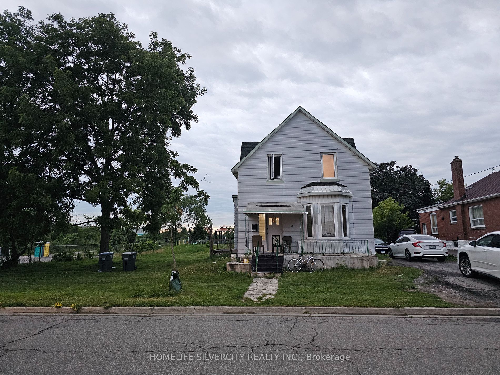 Detached house for sale at 33 Beverley St Mississauga Ontario