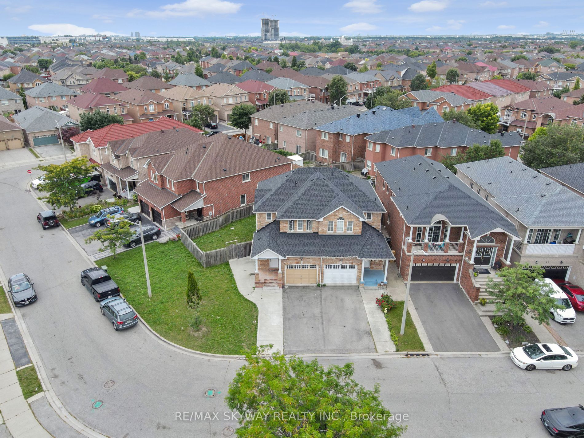 Semi-Detached house for sale at 19 Rednor Dr Brampton Ontario