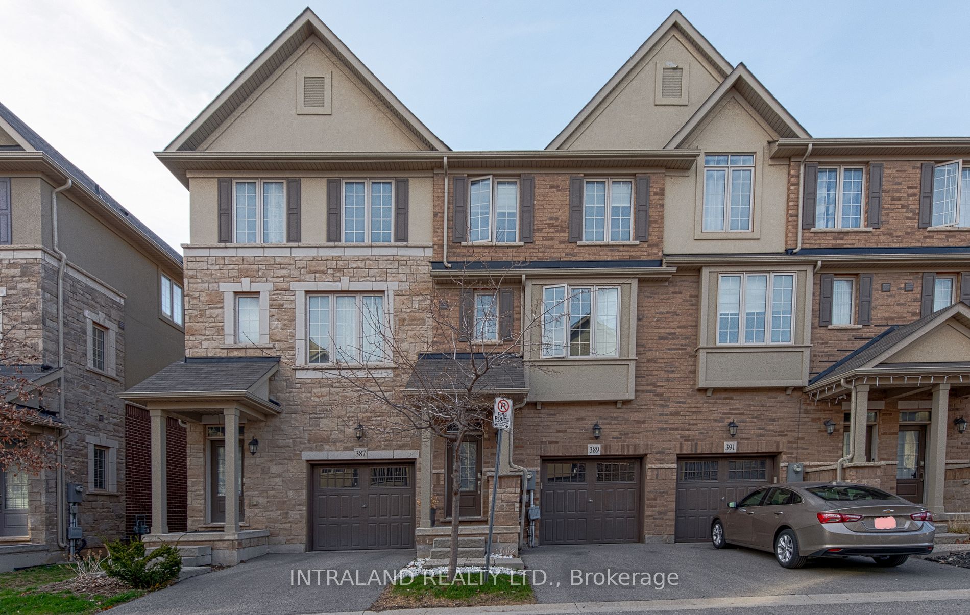 Att/Row/Twnhouse house for sale at 389 Hardwick Common Dr Oakville Ontario