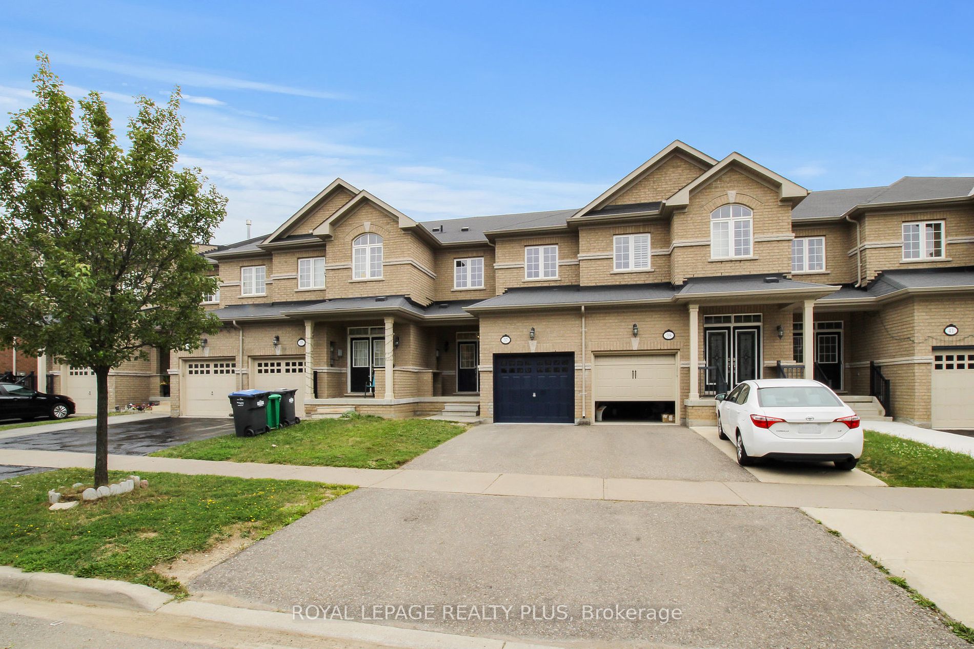 Att/Row/Twnhouse house for sale at 37 Teal Crescent Circ Brampton Ontario