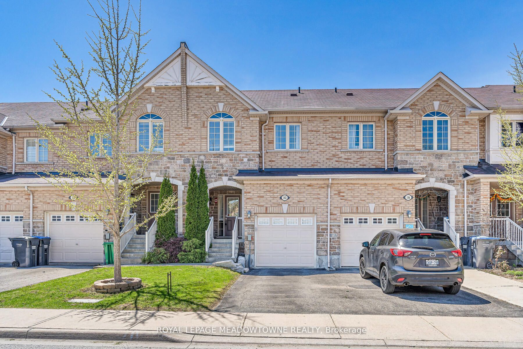 Att/Row/Twnhouse house for sale at 102 Cedarbrook Rd Brampton Ontario