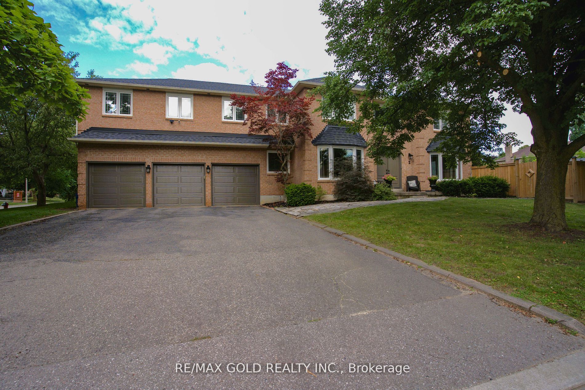 Detached house for sale at 2 Enchanted Crt N Brampton Ontario