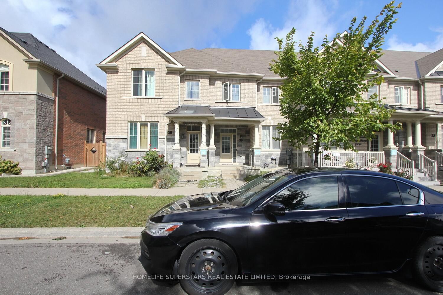 Att/Row/Twnhouse house for sale at 36 Ledger Point Cres Brampton Ontario