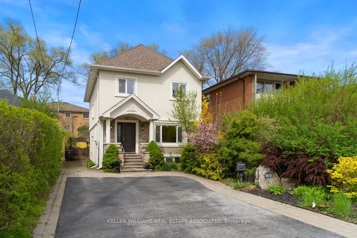 Detached house for sale at 69 Mississauga Rd N Mississauga Ontario