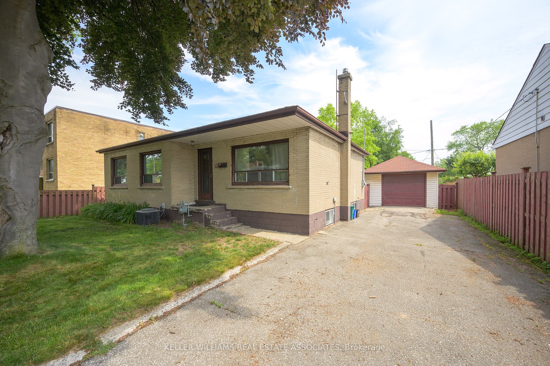 Detached house for sale at 163 Maurice Dr Oakville Ontario