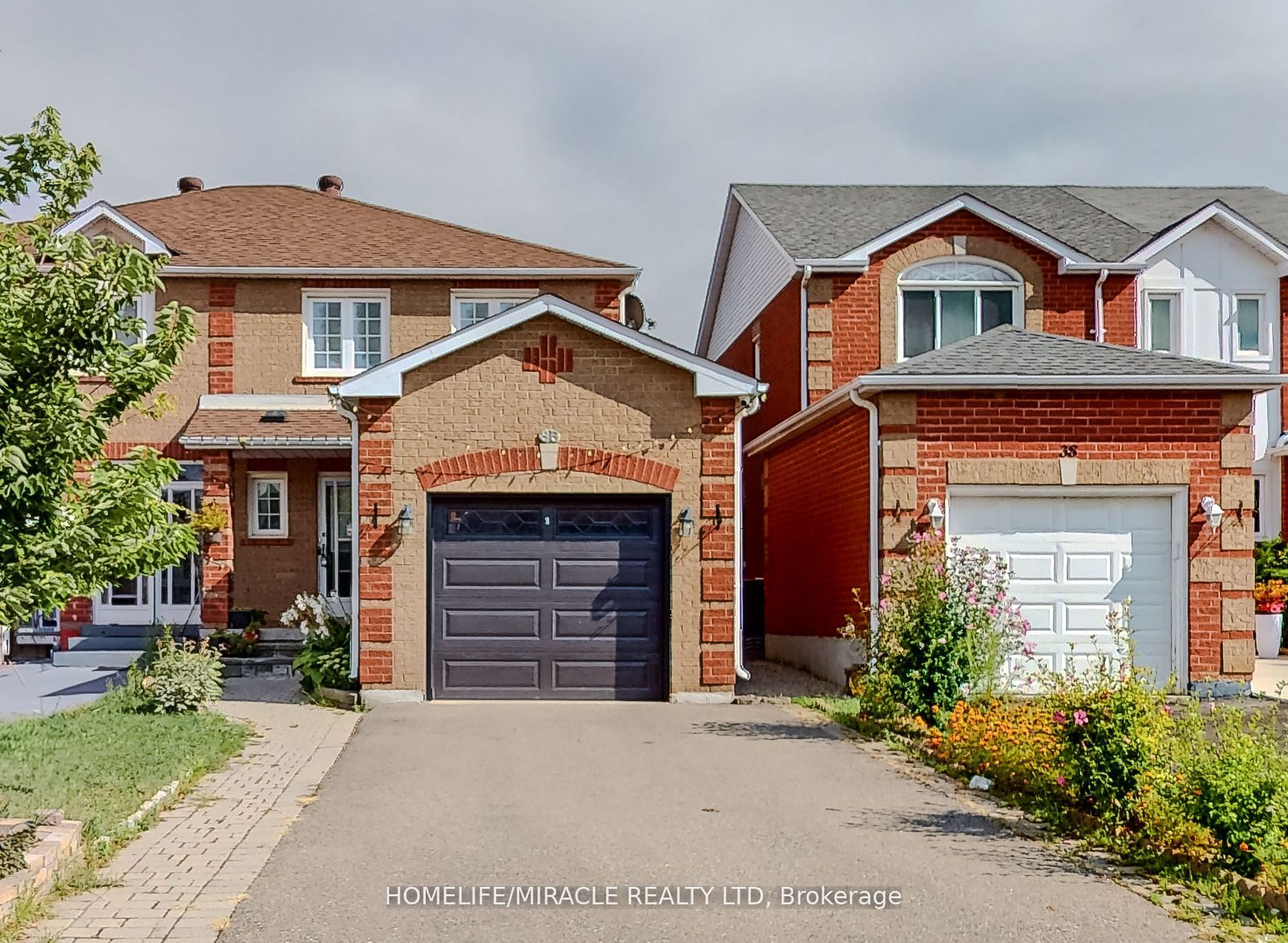 Att/Row/Twnhouse house for sale at 36 Mannel Cres Brampton Ontario