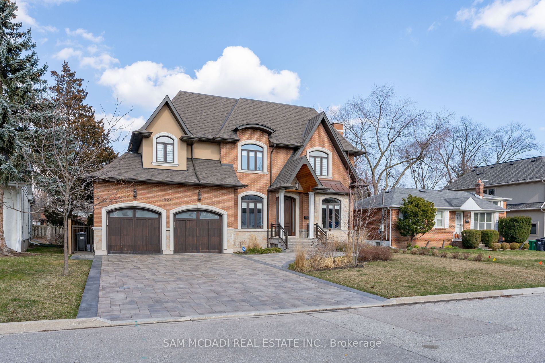 Detached house for sale at 927 The Greenway Mississauga Ontario