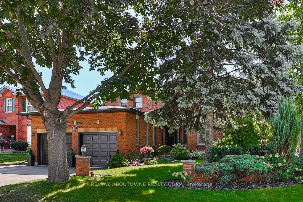 Detached house for sale at 184 Warner Dr Oakville Ontario