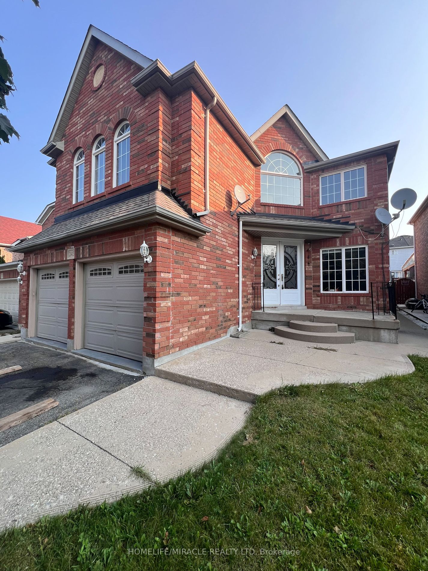 Detached house for sale at 245 Fernforest Dr Brampton Ontario