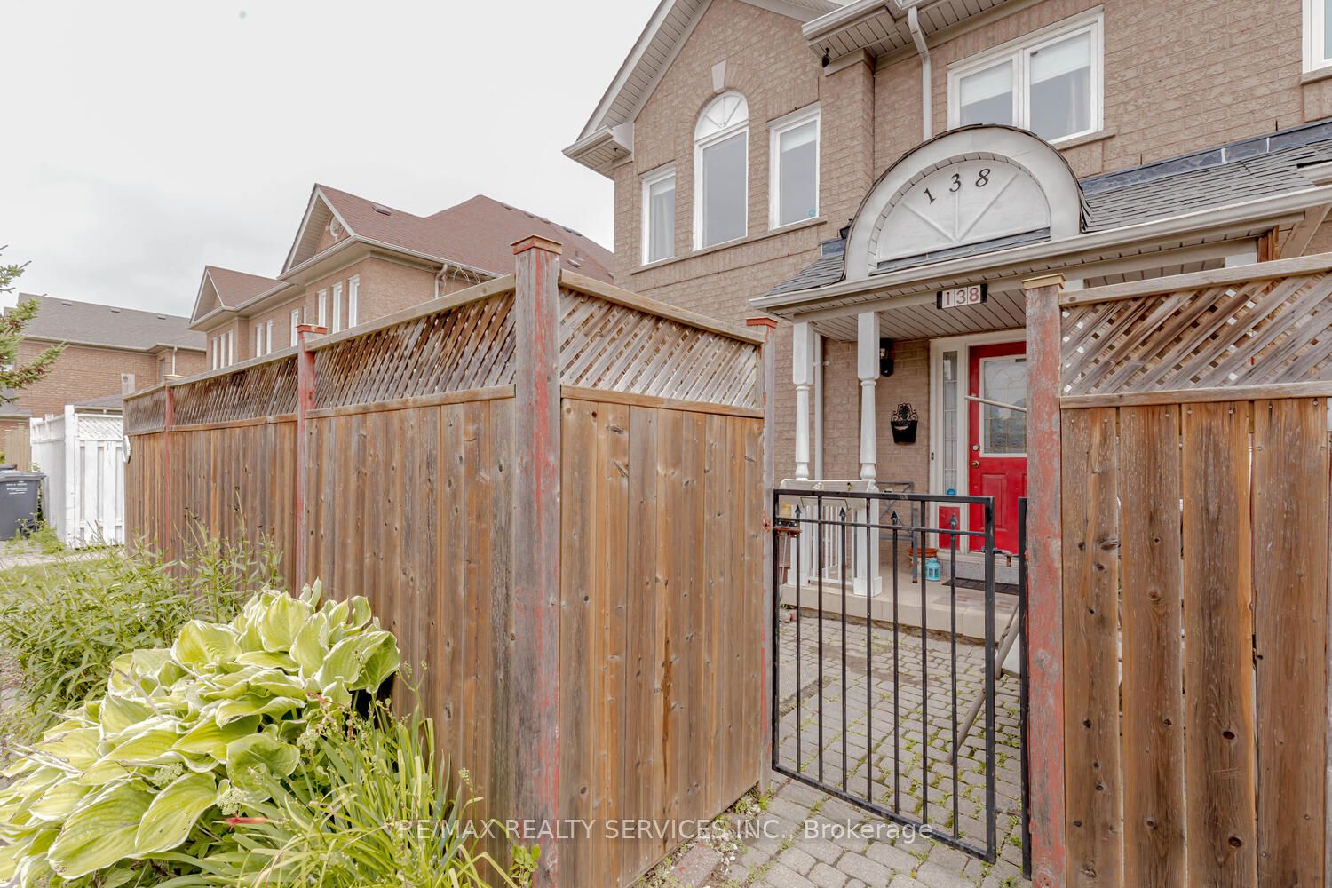 Att/Row/Twnhouse house for sale at 138 Pressed Brick Dr Brampton Ontario