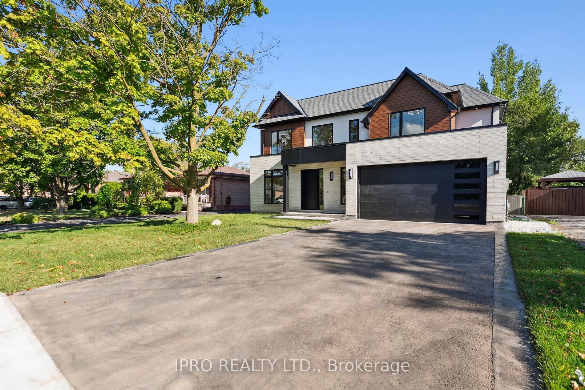 Detached house for sale at 2082 Bridge Rd W Oakville Ontario