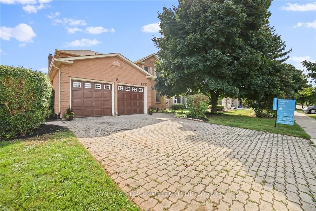 Detached house for sale at 1837 Pilgrims Way Oakville Ontario