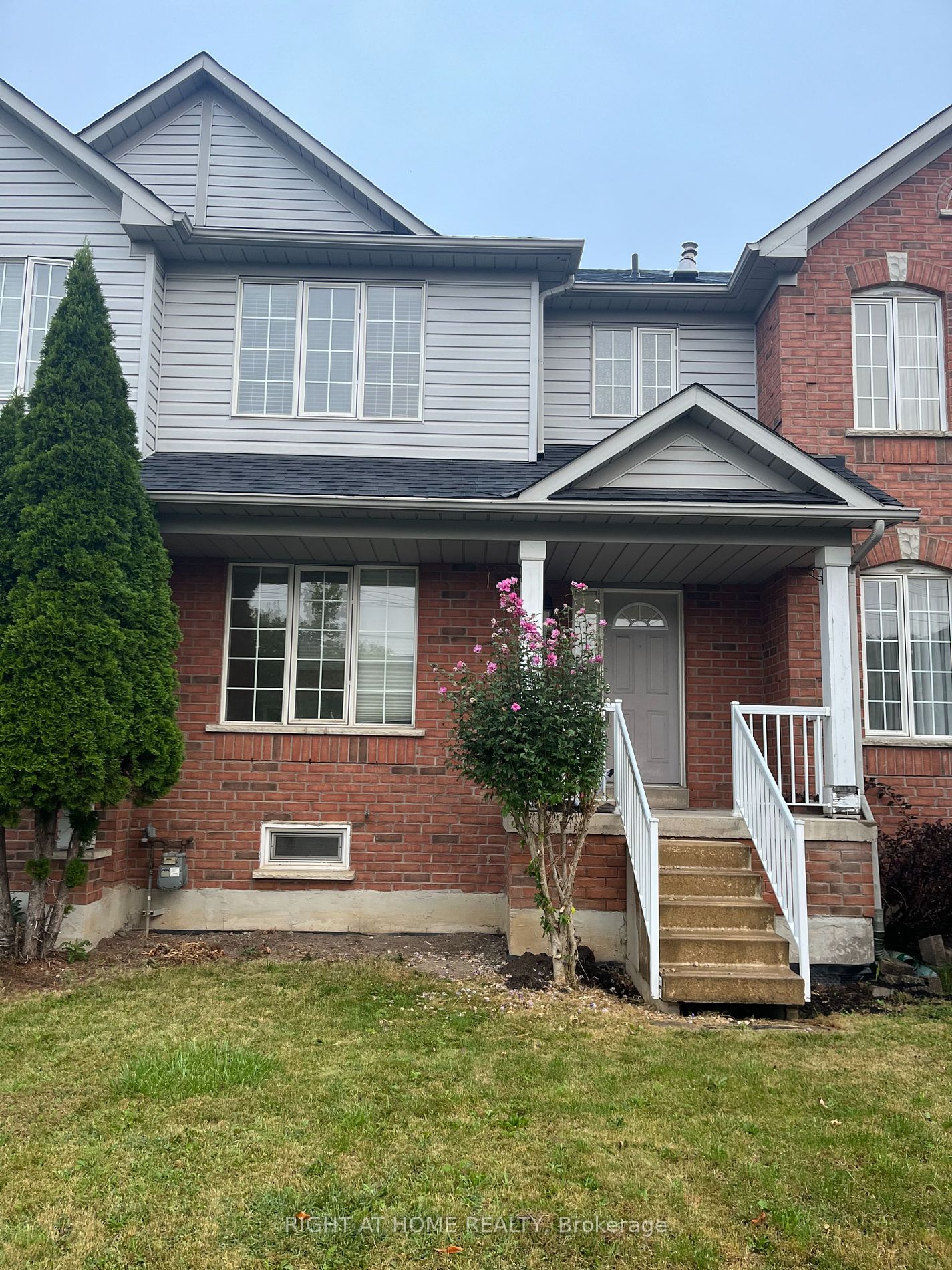 Att/Row/Twnhouse house for sale at 128 Manley Lane Milton Ontario