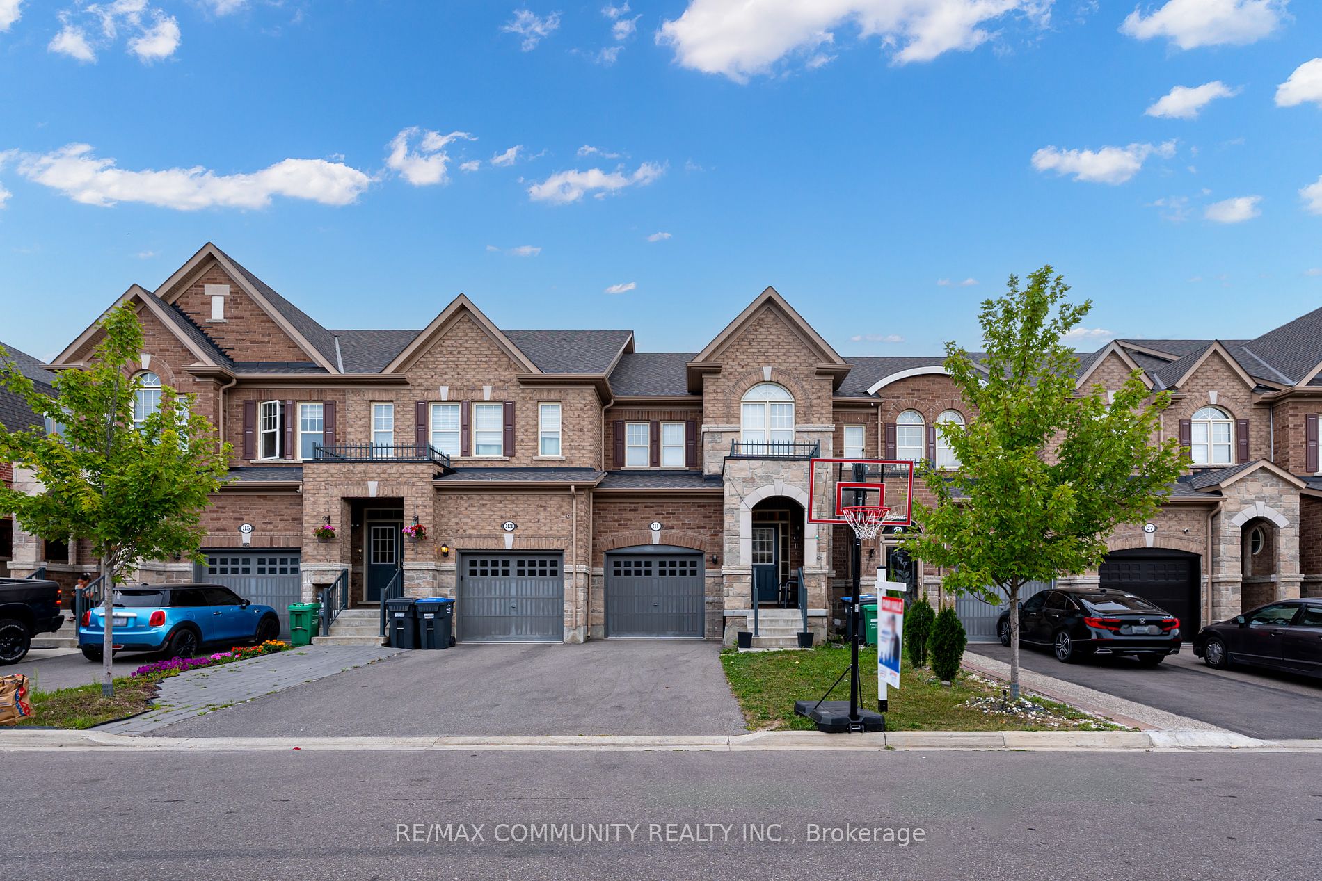 Att/Row/Twnhouse house for sale at 31 Padbury Tr Brampton Ontario