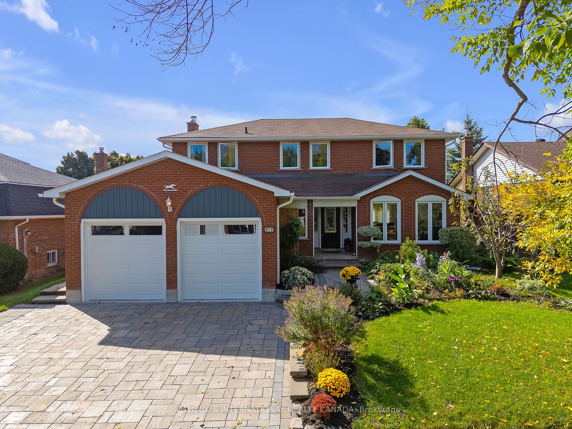 Detached house for sale at 316 Pinegrove Rd Oakville Ontario