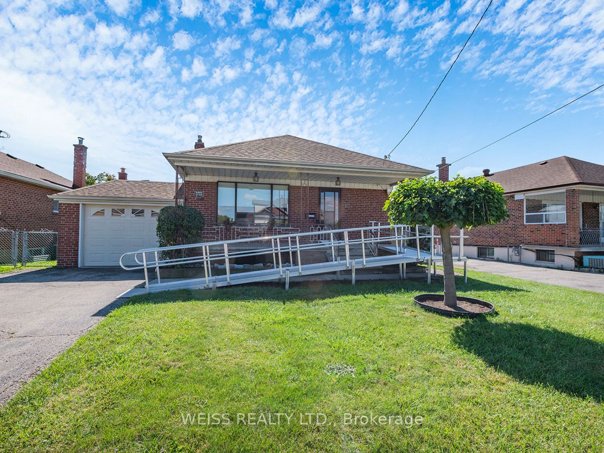 Detached house for sale at 79 Cuffley Cres S Toronto Ontario