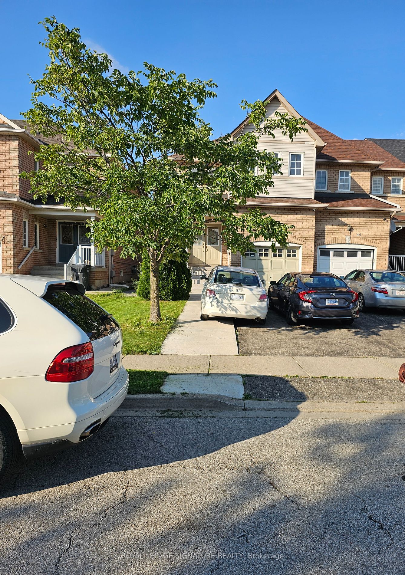 Att/Row/Twnhouse house for sale at 46 Stirrup Crt Brampton Ontario