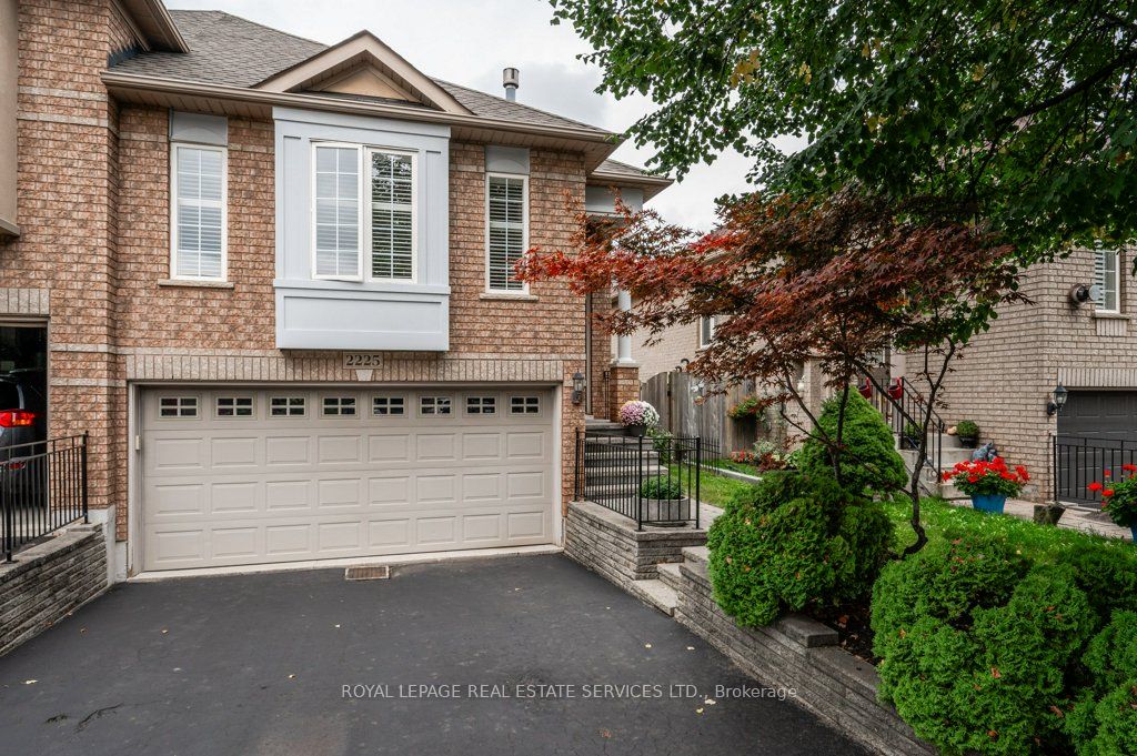 Att/Row/Twnhouse house for sale at 2225 Hummingbird Way Oakville Ontario