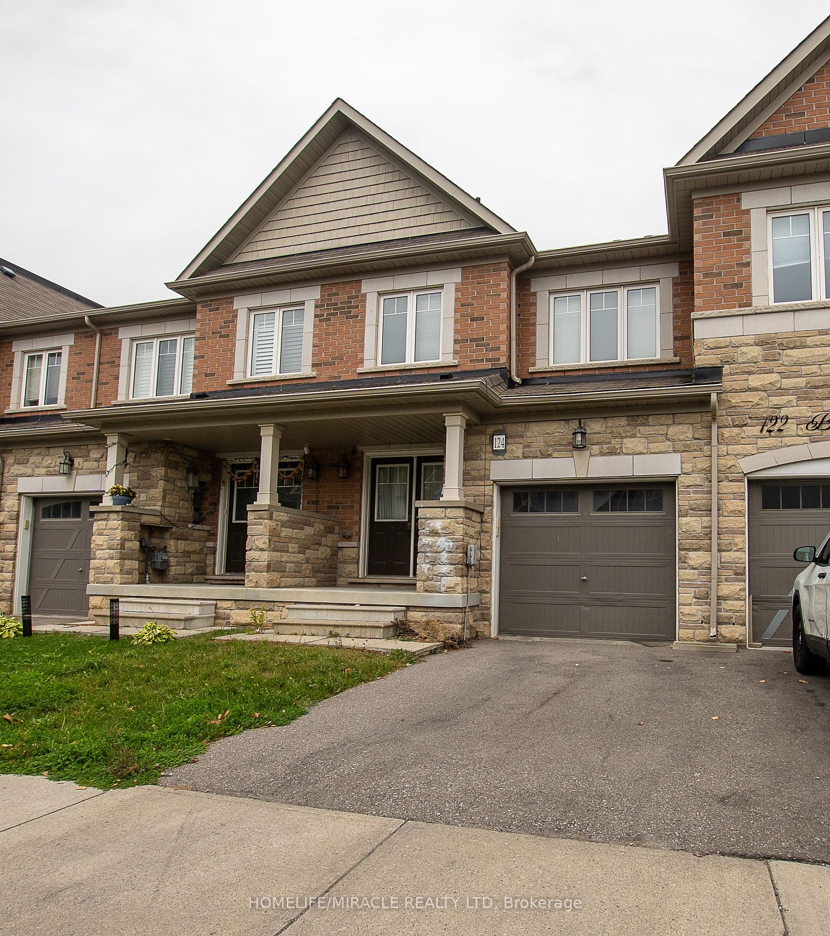 Att/Row/Twnhouse house for sale at 124 Baffins Cres Brampton Ontario