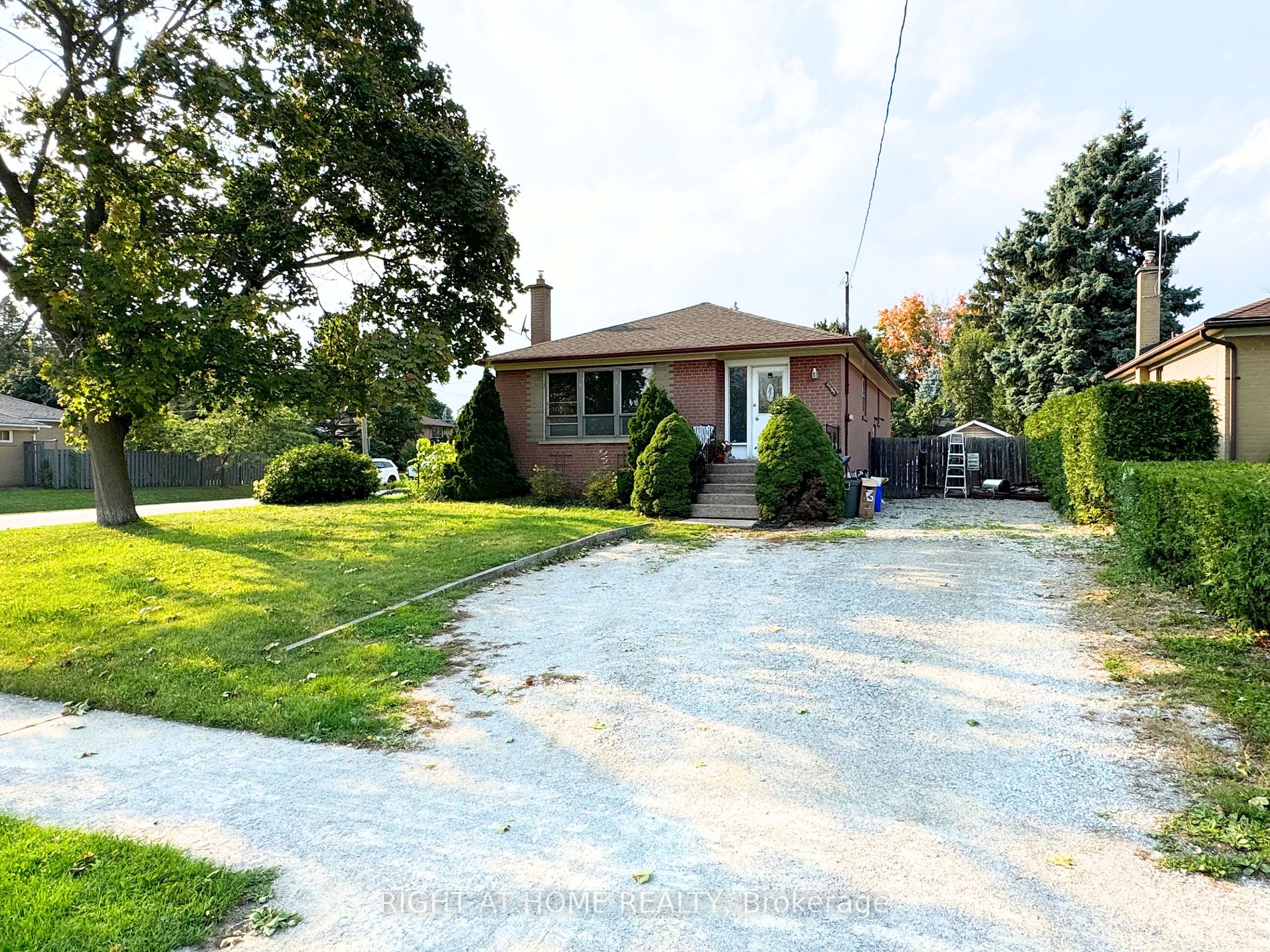 Detached house for sale at 2055 Bridge Rd Oakville Ontario