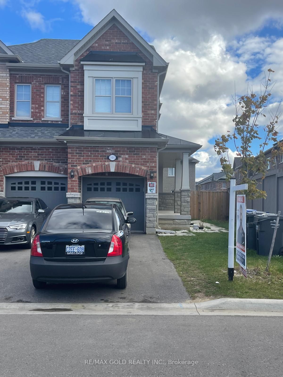 Att/Row/Twnhouse house for sale at 101 Finegan Circ Brampton Ontario