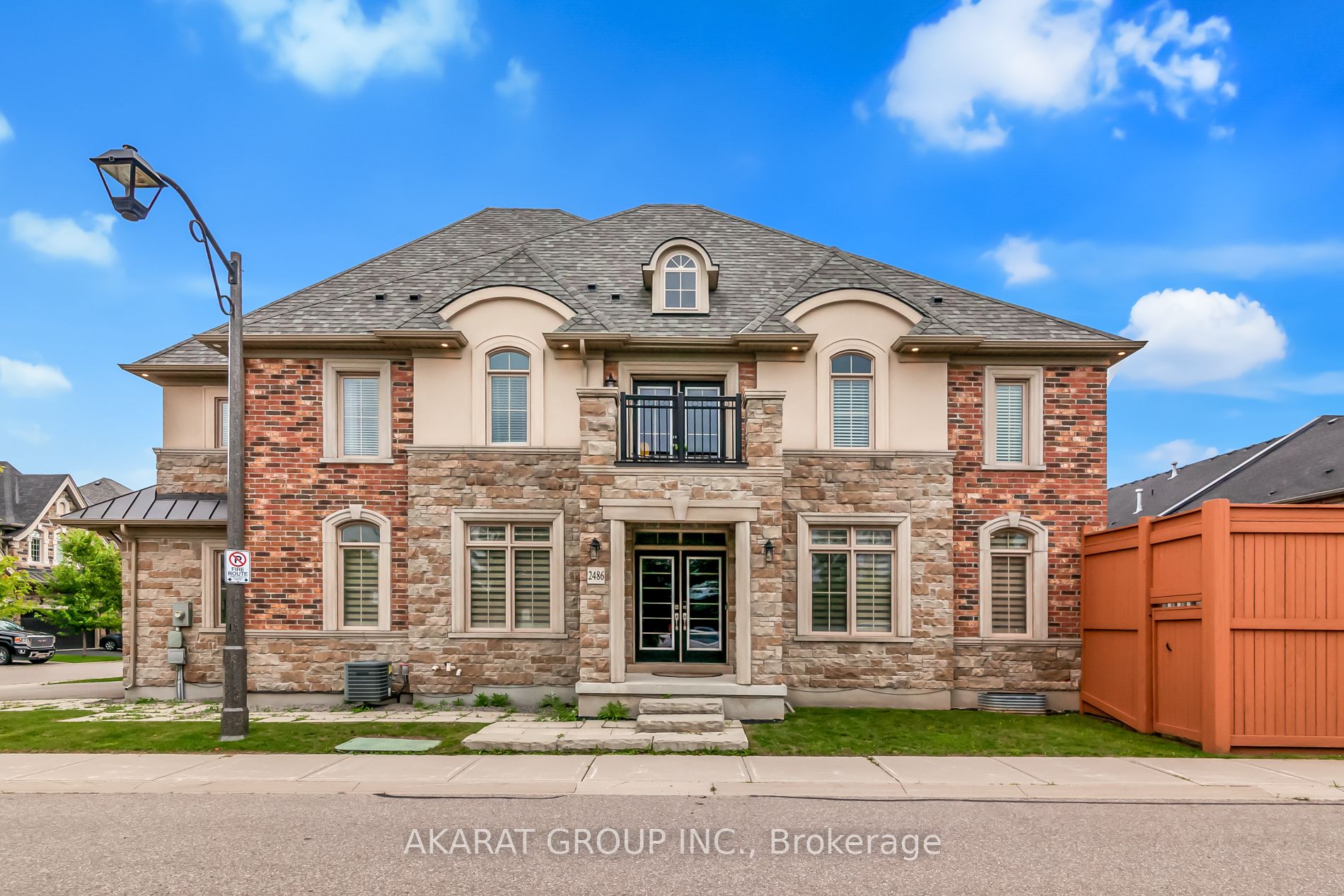 Att/Row/Twnhouse house for sale at 2486 Village Common Dr Oakville Ontario