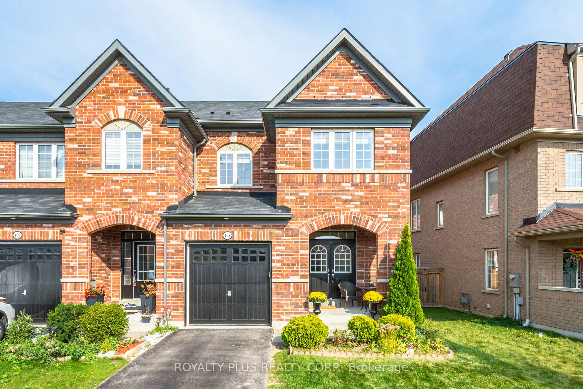 Att/Row/Twnhouse house for sale at 168 Sussexvale Dr Brampton Ontario