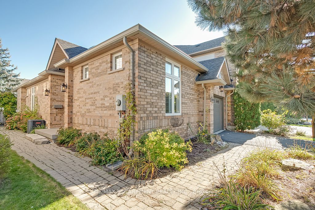 Att/Row/Twnhouse house for sale at 2177 Forest Gate Park Oakville Ontario