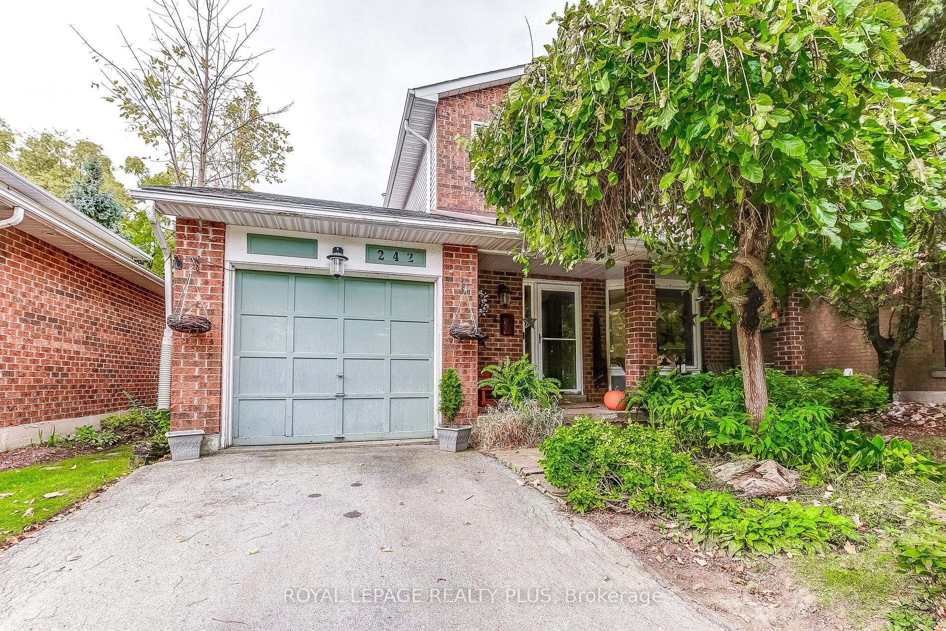 Detached house for sale at 242 Village Wood Rd Oakville Ontario