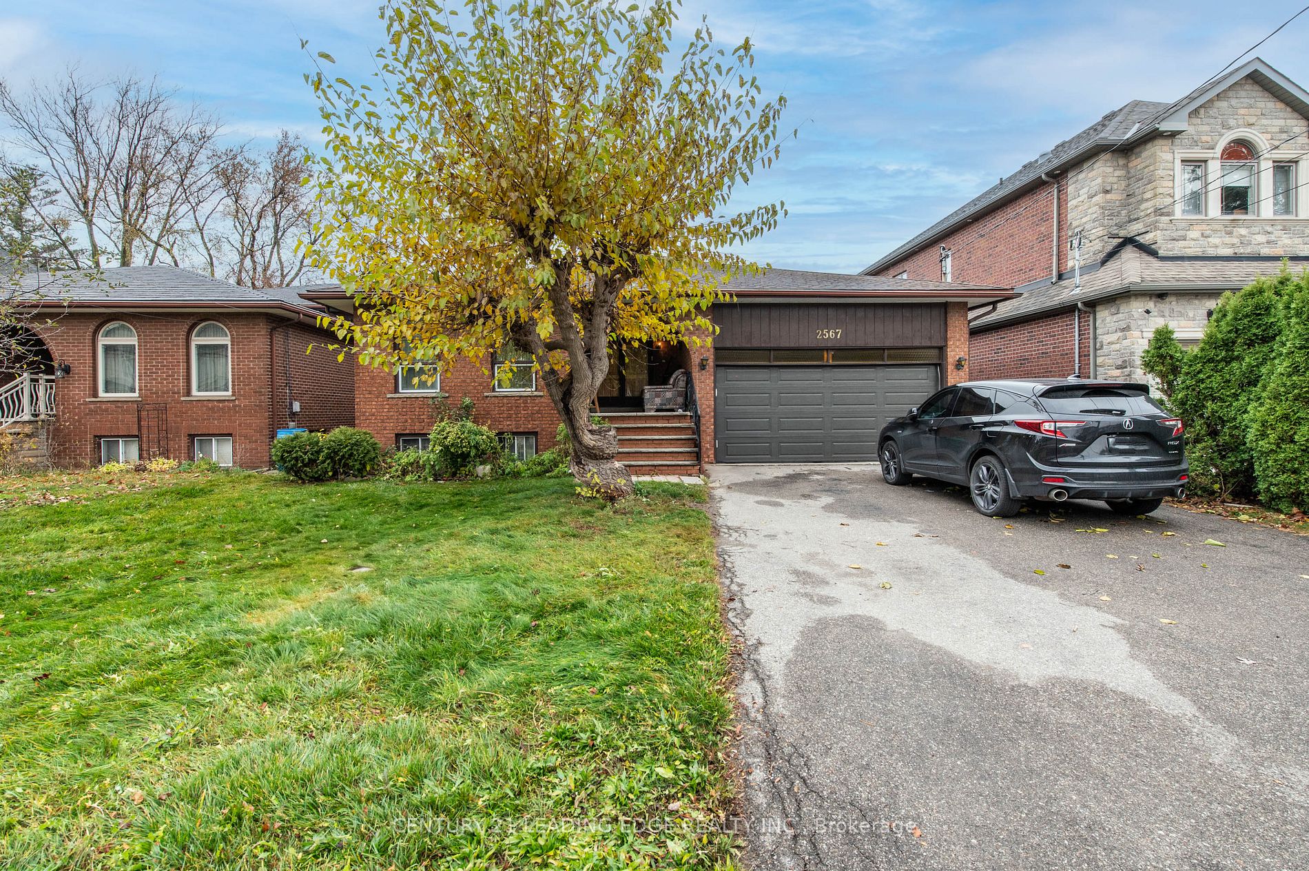 Detached house for sale at 2567 Cliff Rd Mississauga Ontario