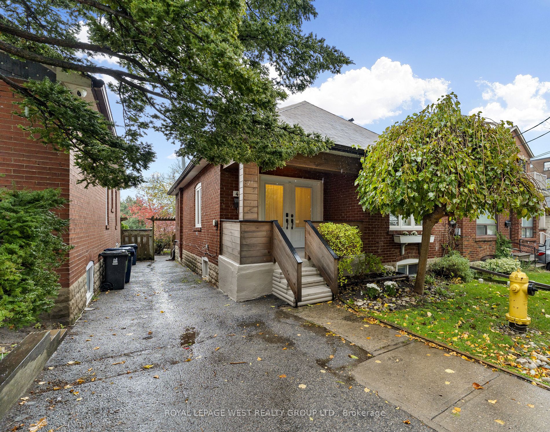 Detached house for sale at 4047 Old Dundas St Toronto Ontario