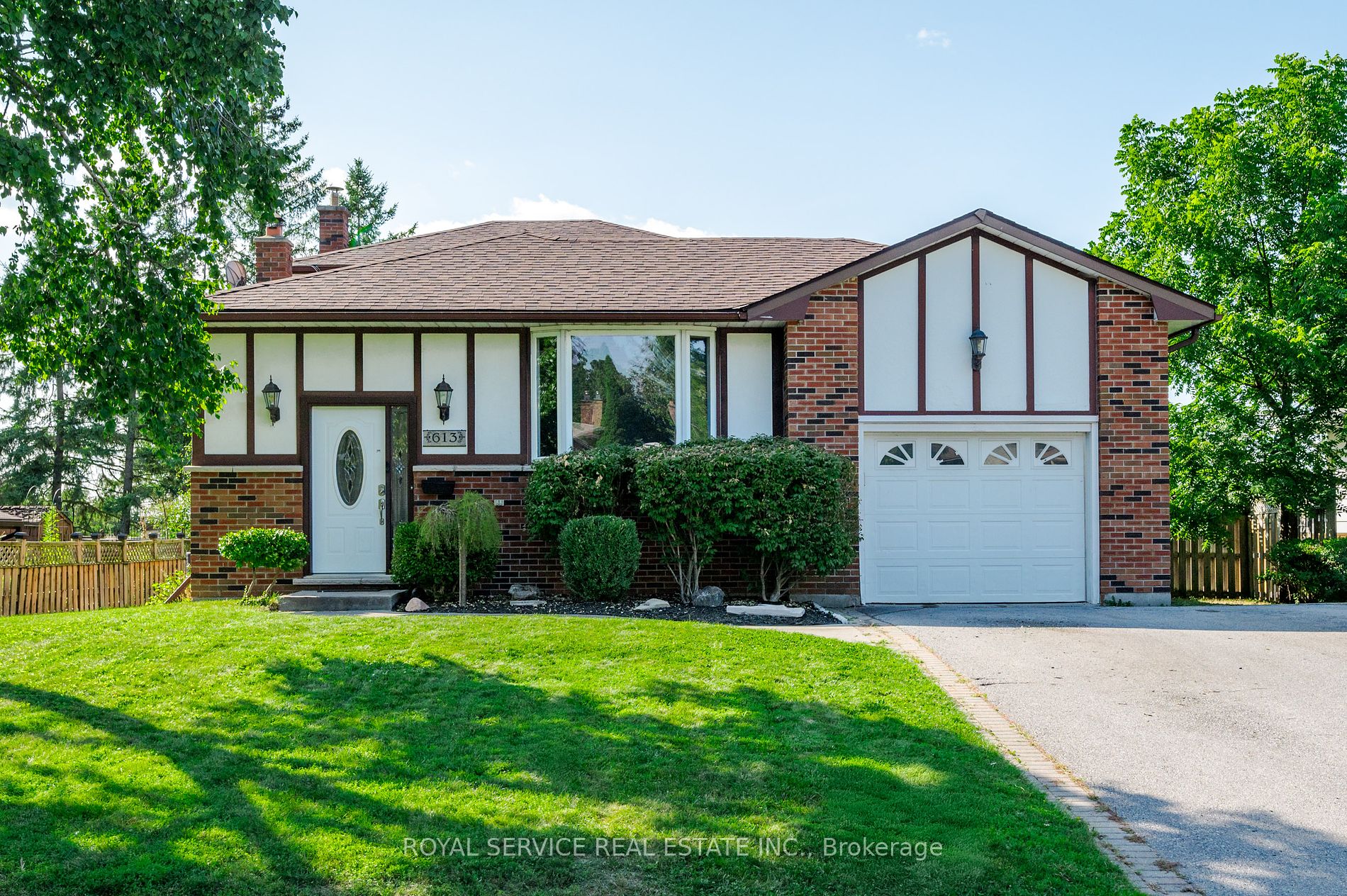 Detached house for sale at 613 Christopher Rd Peterborough Ontario