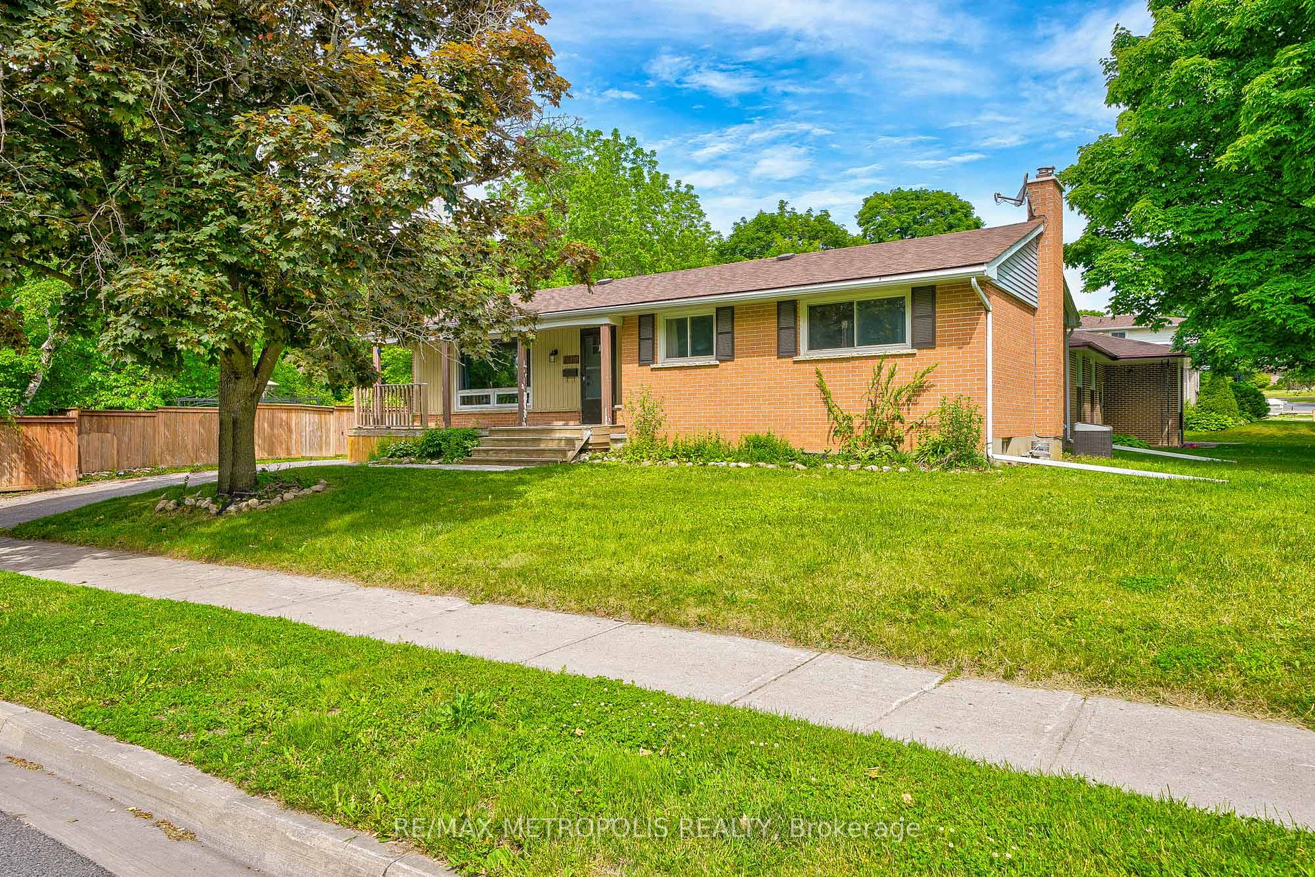 Detached house for sale at 1215 Franklin Dr Peterborough Ontario