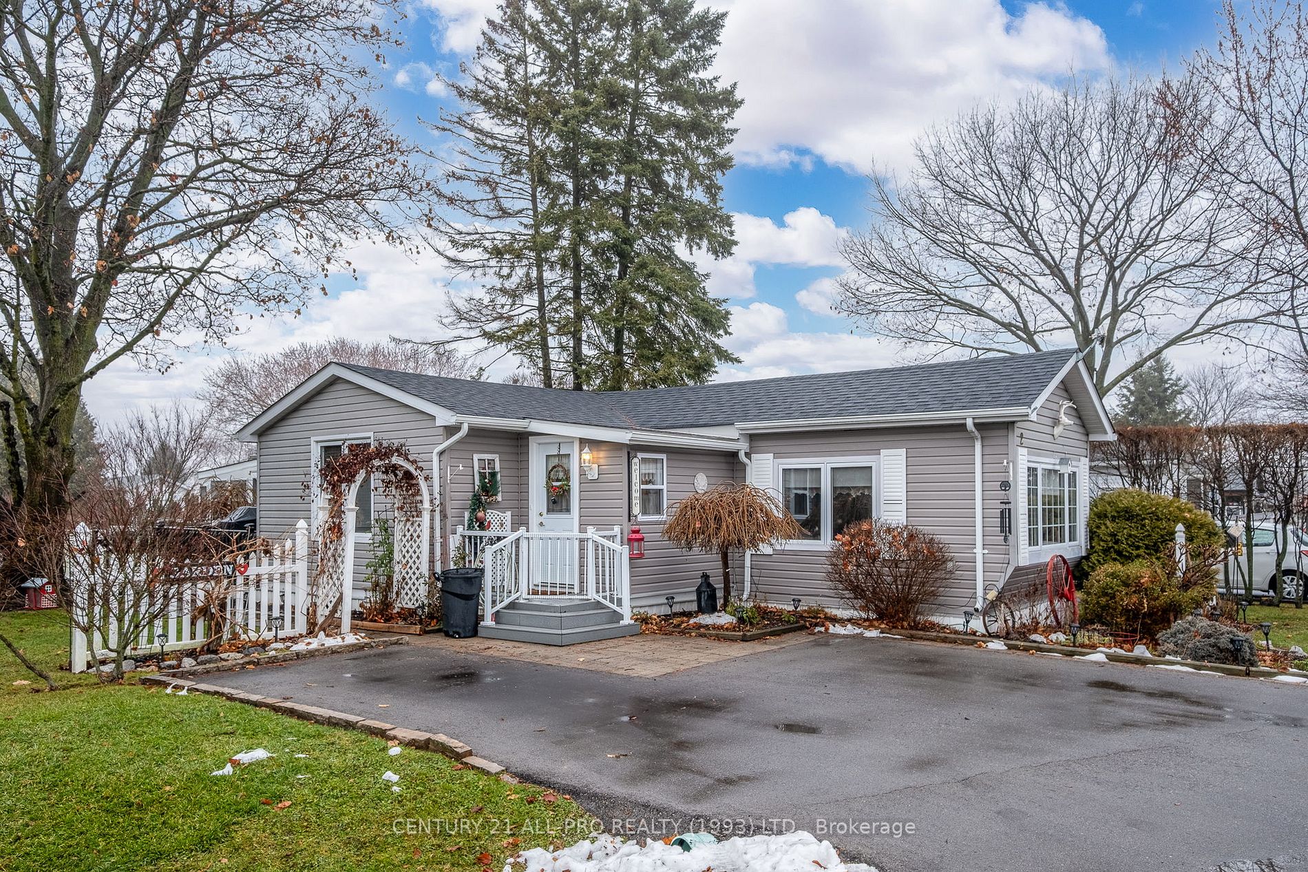 Mobile/Trailer house for sale at 2 HILLVIEW Dr Cobourg Ontario