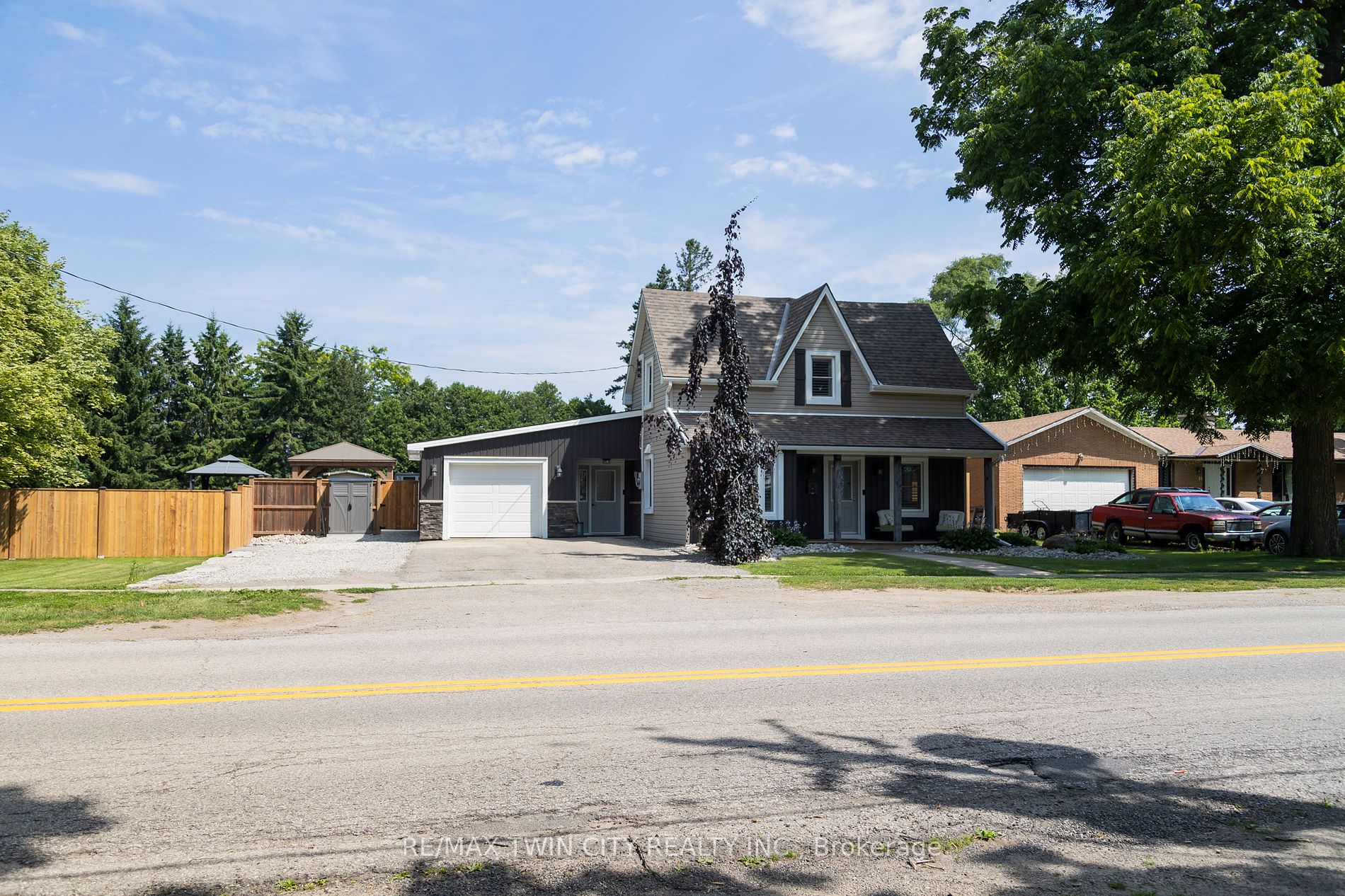 Rural Resid house for sale at 16 CHURCH St W Brant Ontario